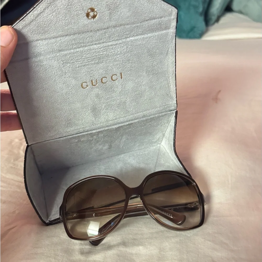 Gucci Elegant Brown Sunglasses - Picture 4 of 9